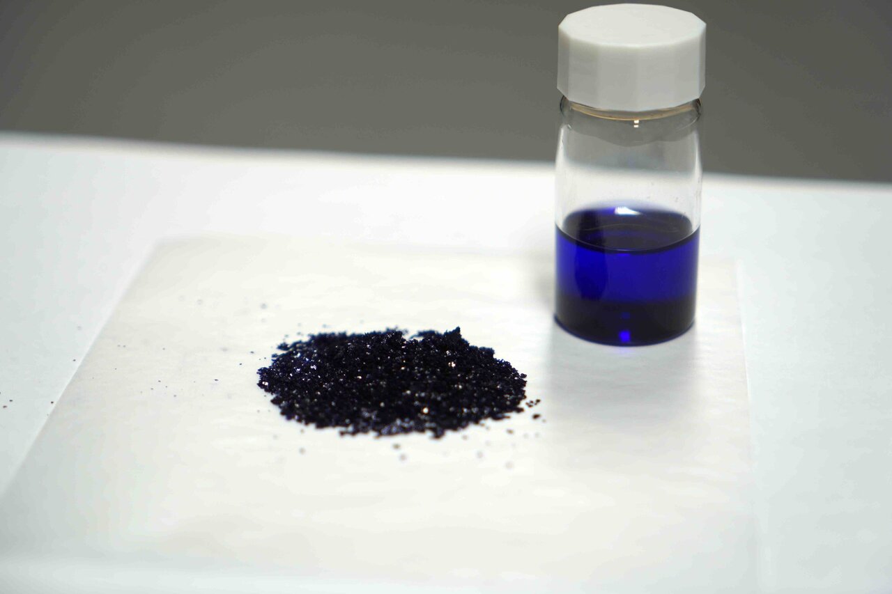 High Purity 99.9%min Dark Blue Liquid/Crystalline Guaiazulenum CAS NO.: 489-84-9
