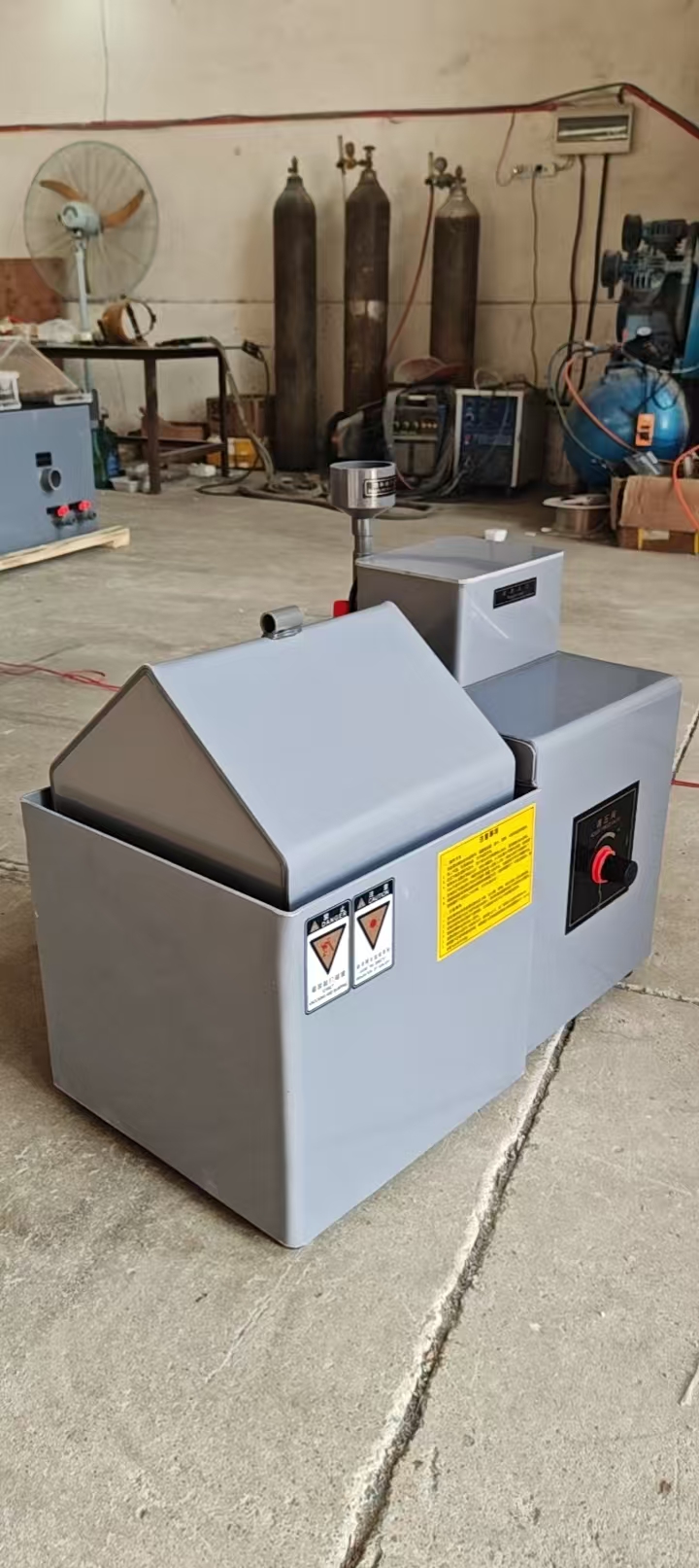 Multifunctional salt spray test chamber